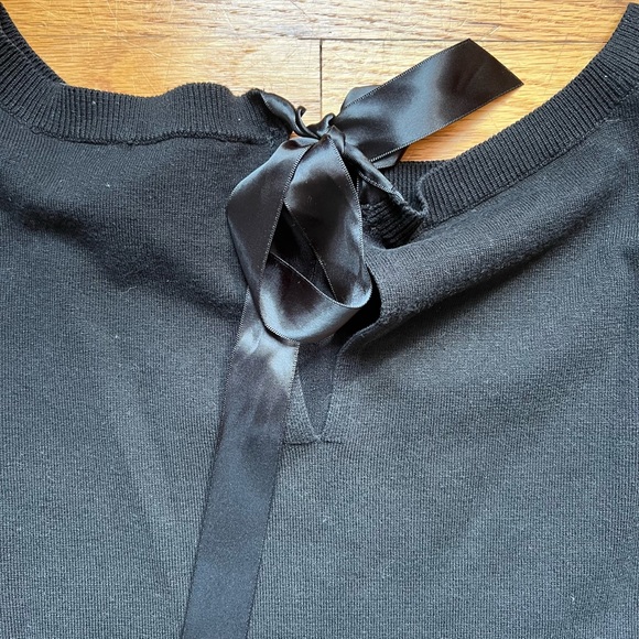 Gorgeous black top with satin back tie - Picture 5 of 8